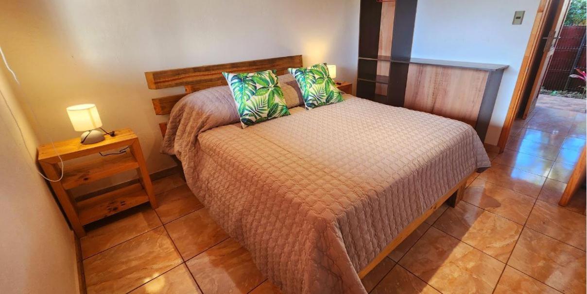 Apartamentos Tupuna Lodge Hanga Roa Bagian luar foto